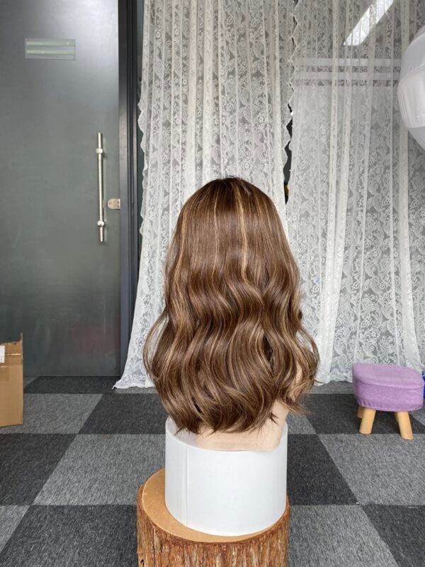 lace top wig	19"	slight layer	#2/4/8/12	straight	M	640$